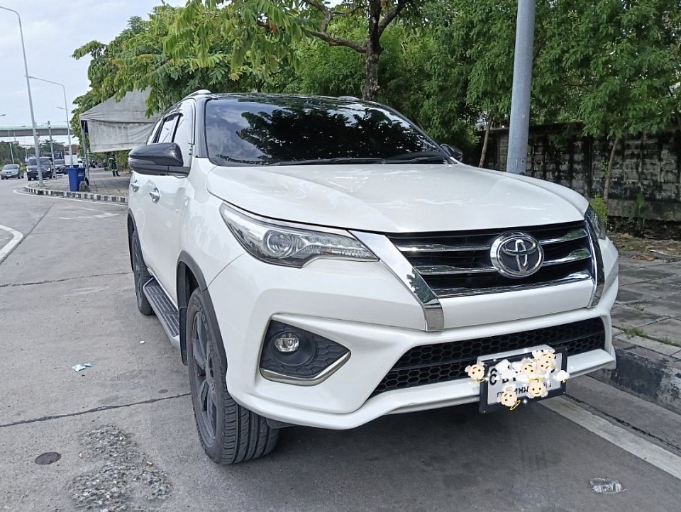 รถใหญ่ 7 ที่นั่ง